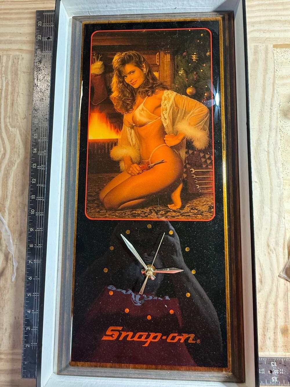 Vintage Snap-on Tools Pin-Up Girl Christmas Wall Clock